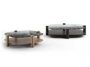 Низкий журнальный столик из дерева и стекла