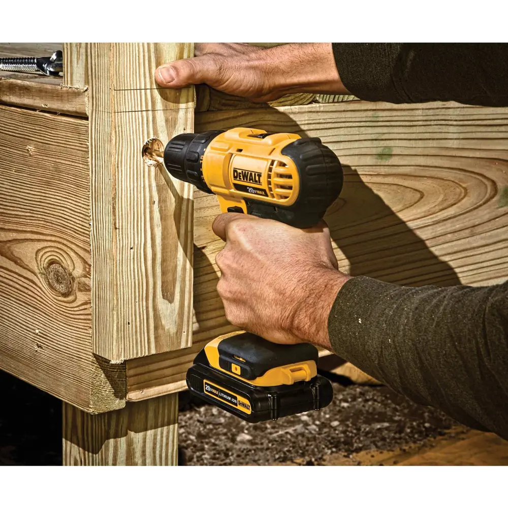 Дрель-шуруповерт аккумуляторная Dewalt DCD771C2-KS, 18 В Li-ion 2х1.3 Ач STLM-2208981 - Вид №1