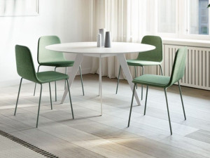 Тканевый стул с мягким сиденьем