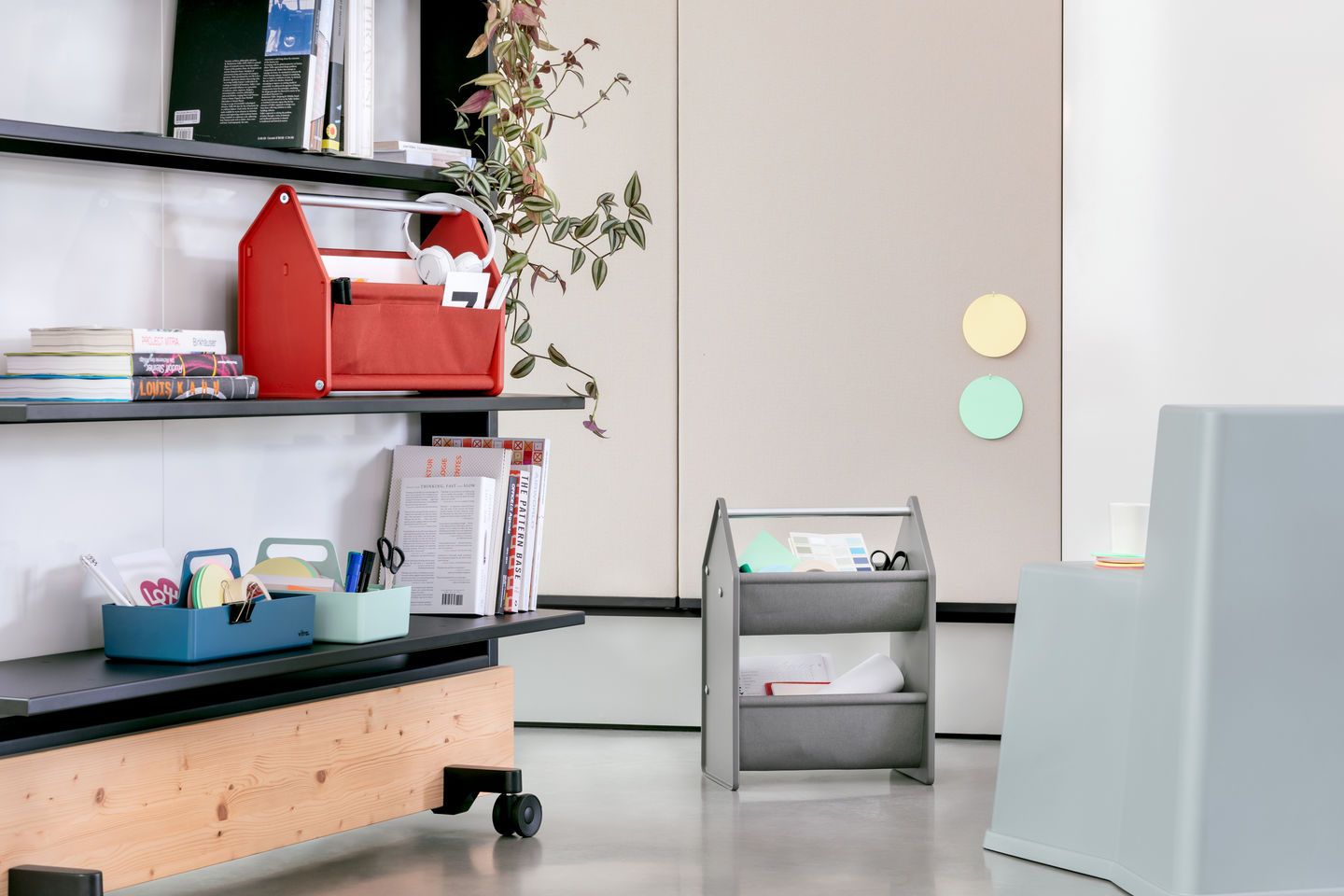 Полипропиленовый контейнер / держатель журнала VITRA DROP BOX ARCH-00141141 - Вид №10