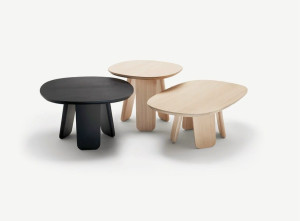 Низкий журнальный столик из дуба