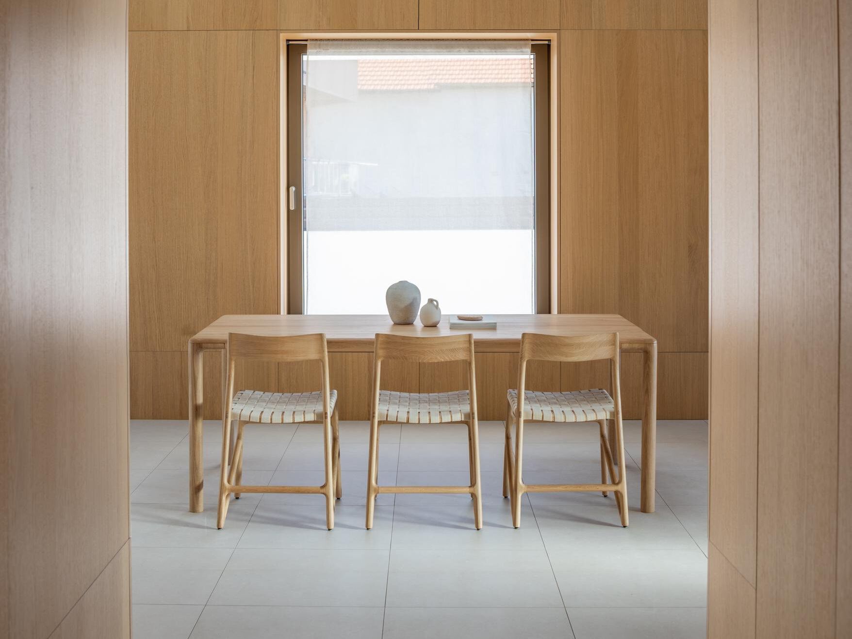 Прямоугольный обеденный стол из дуба Gazzda DERVEN ARCH-00033791 - Вид №5