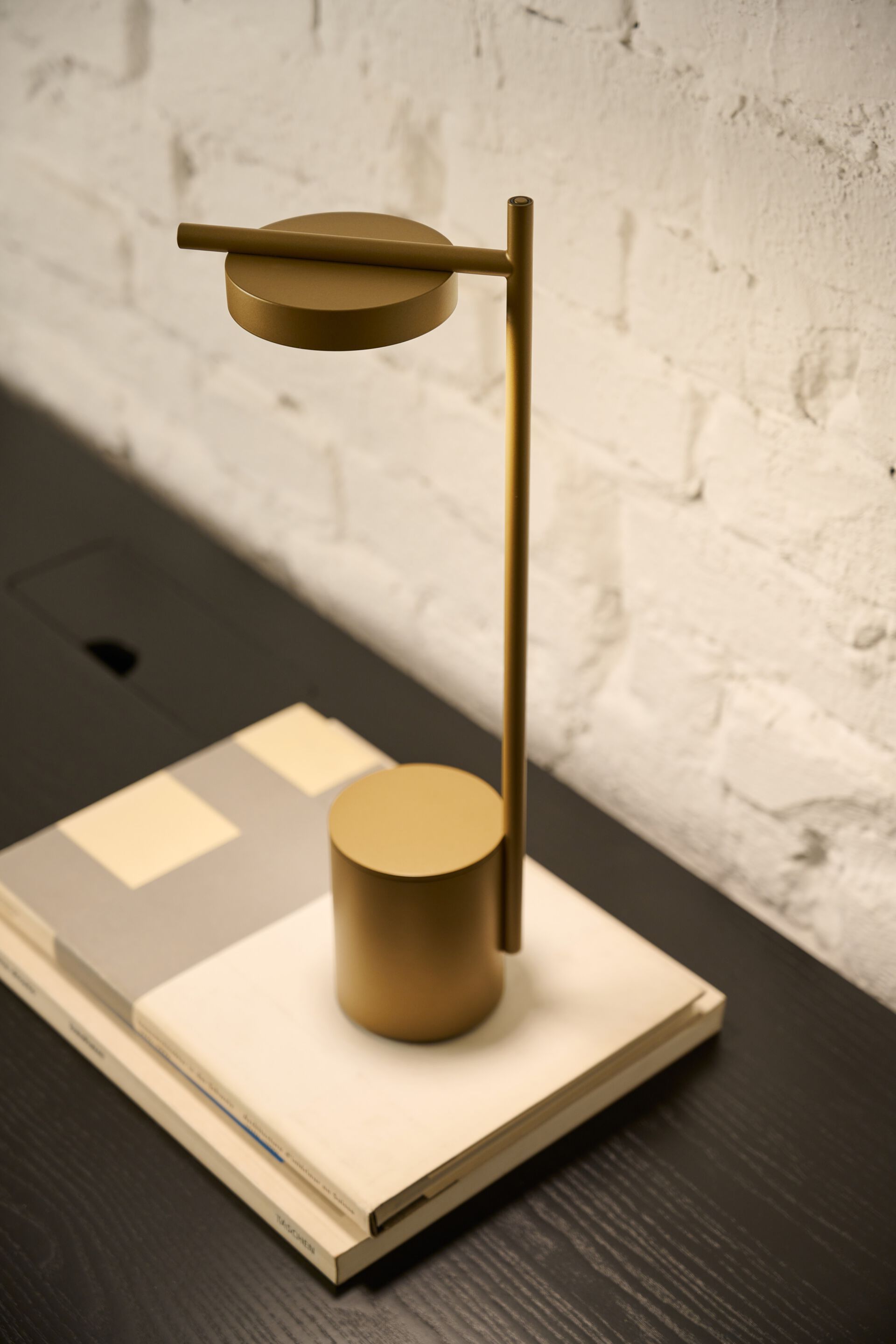 Настольная лампа с зарядкой от USB Grupa Igram ARCH-00107755 - Вид №15