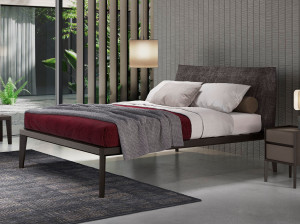 Двуспальная кровать с мягким изголовьем