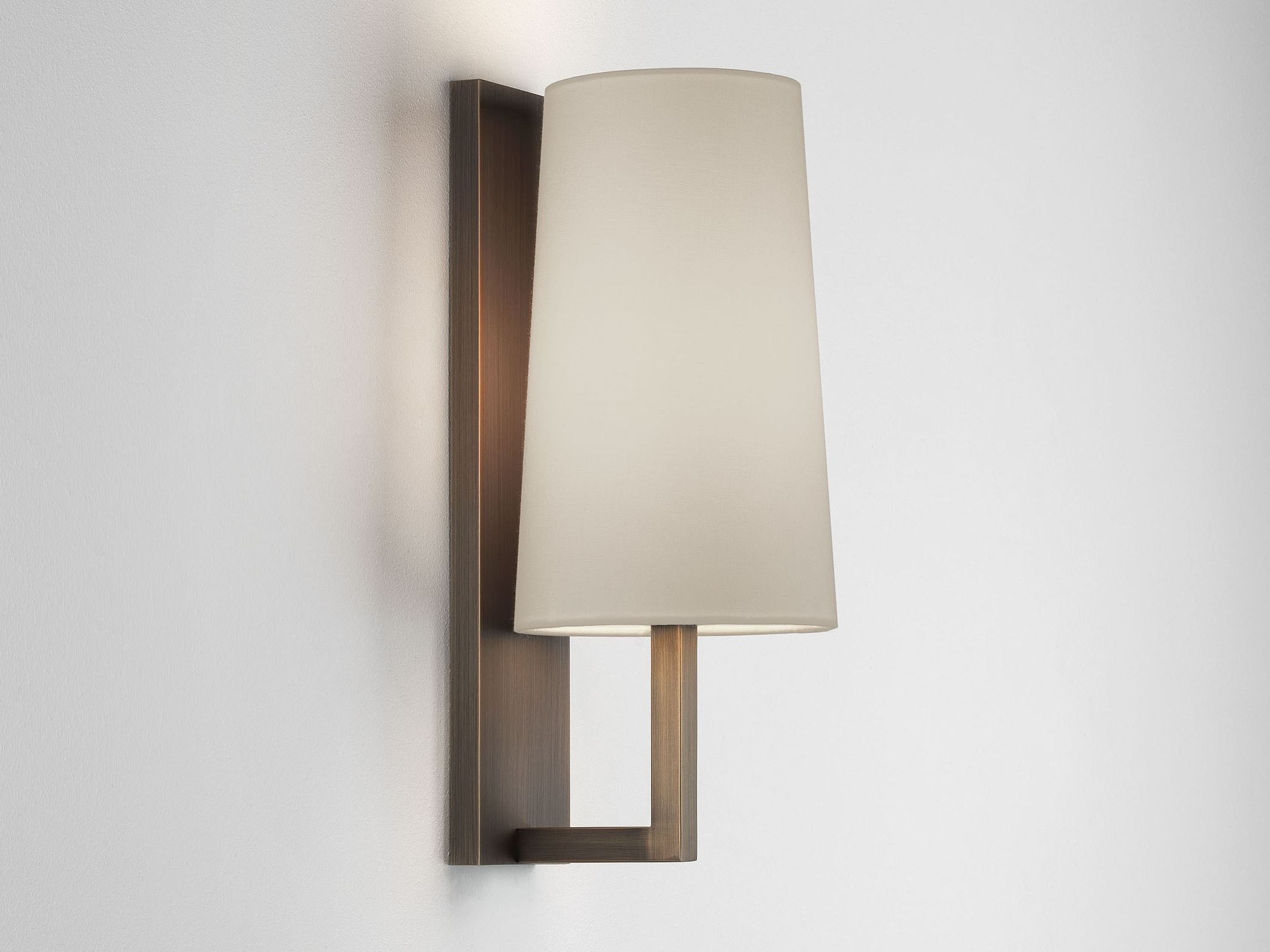 Светодиодный настенный светильник для ванной комнаты Astro Lighting Riva ARCH-00096374 - Вид №1