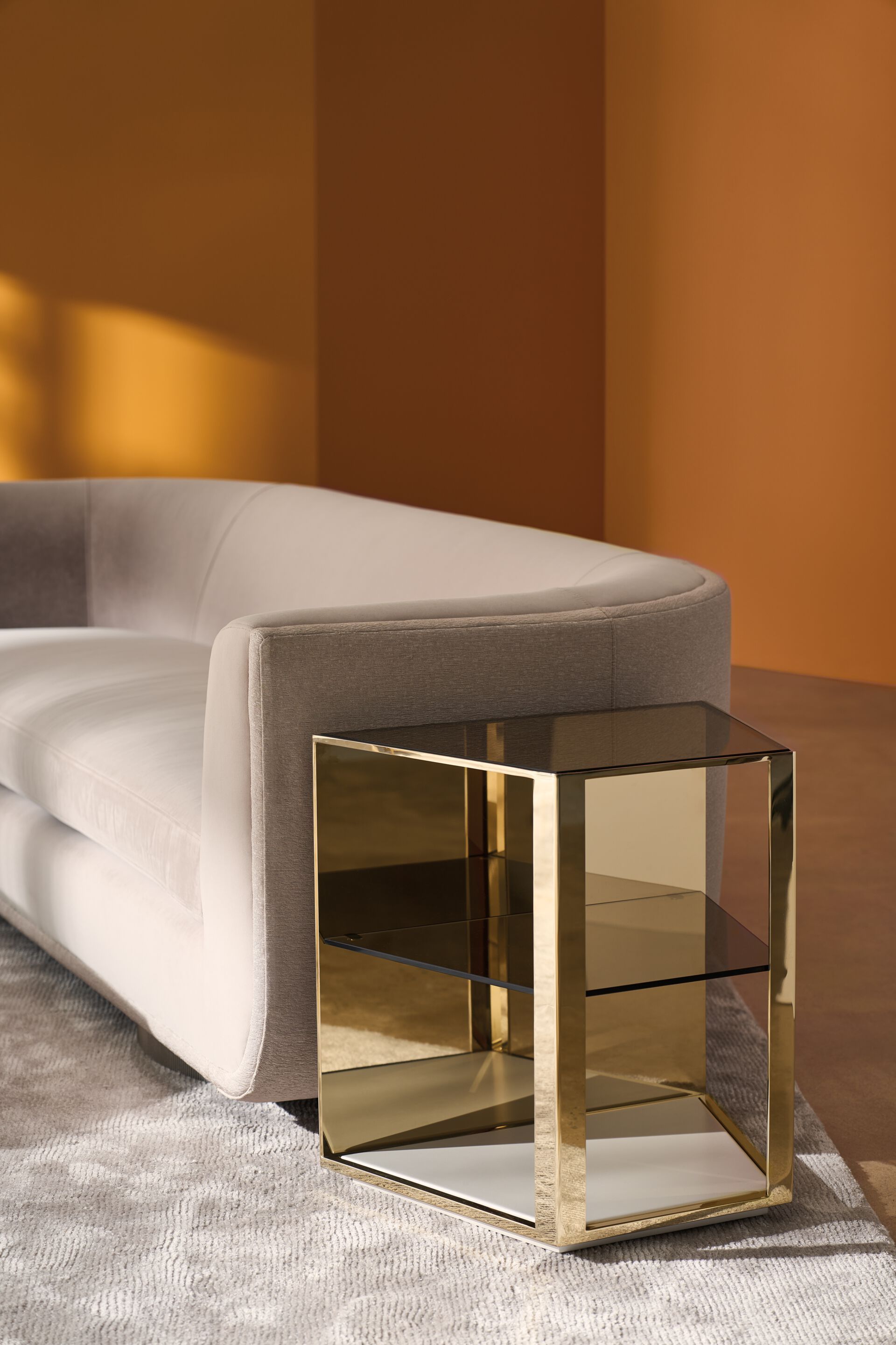 Высокий журнальный столик из зеркального стекла Caracole REFRACTION ARCH-00098922 - Вид №2