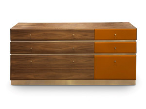 Деревянный комод