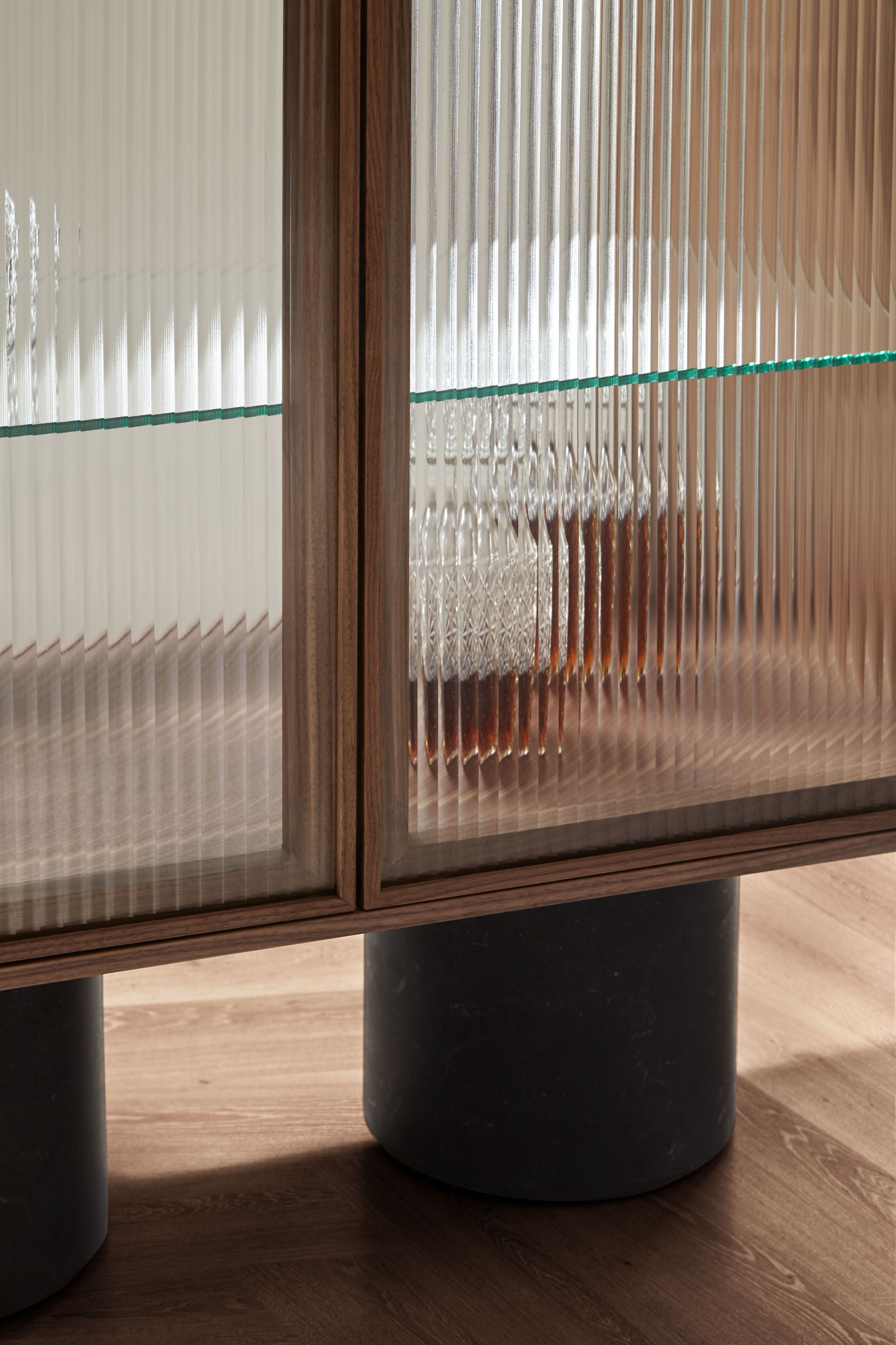 Деревянный и стеклянный шкаф с распашными дверцами Punt ARCH-00150238 - Вид №13