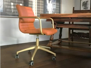 ZALABA Design Поворотное офисное кресло из кожи с подлокотниками Kolb