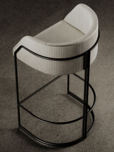 Высокий стул с тканевой подкладкой