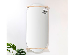 Настенное зеркало для входа