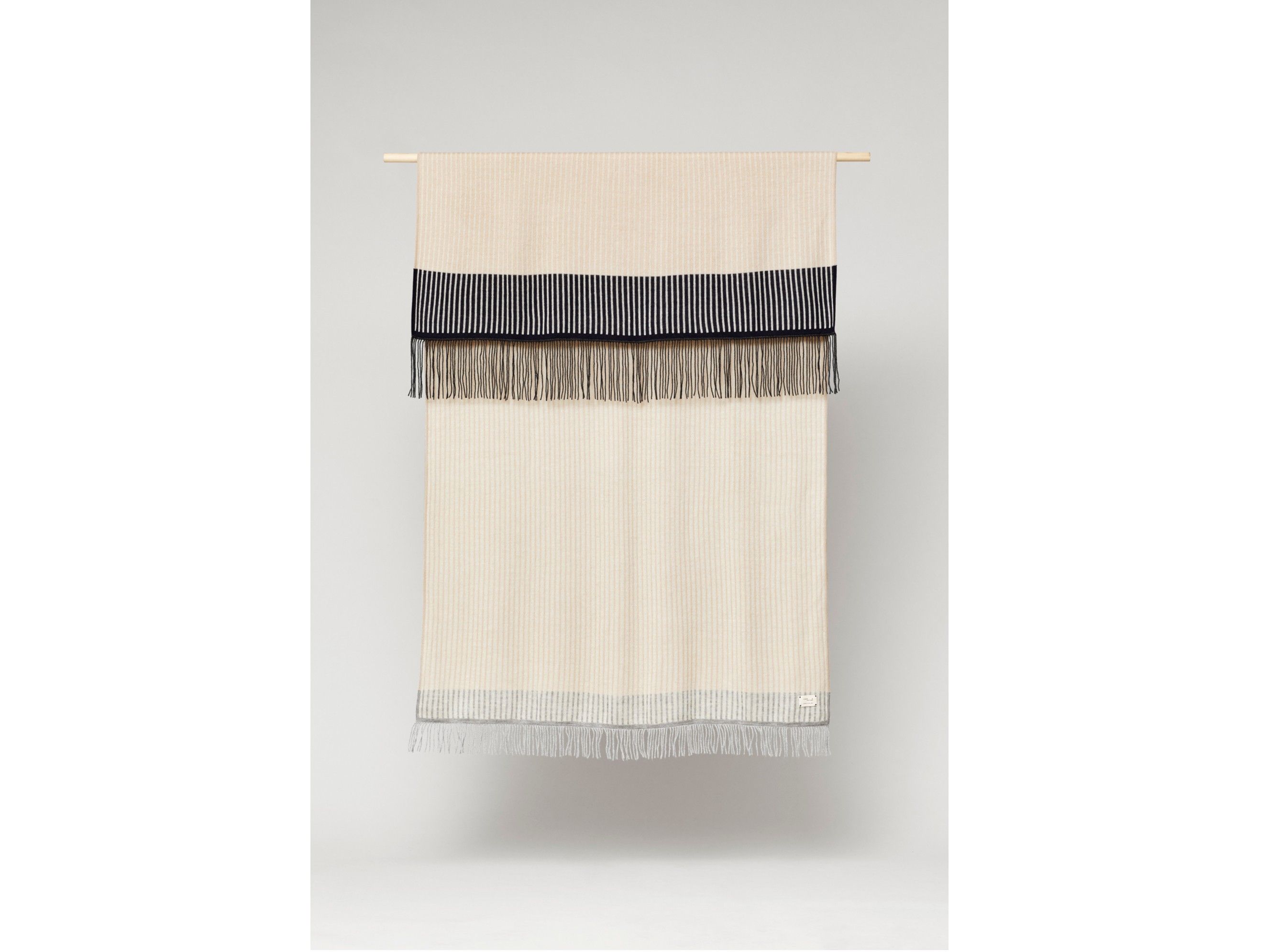 Полосатый плед из альпаки Form & Refine Aymara ARCH-00024747 - Вид №1