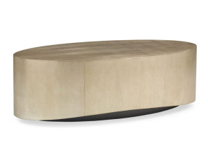 Овальный журнальный столик из массива дерева