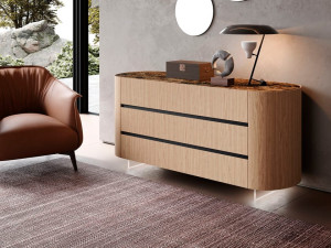 Деревянный комод