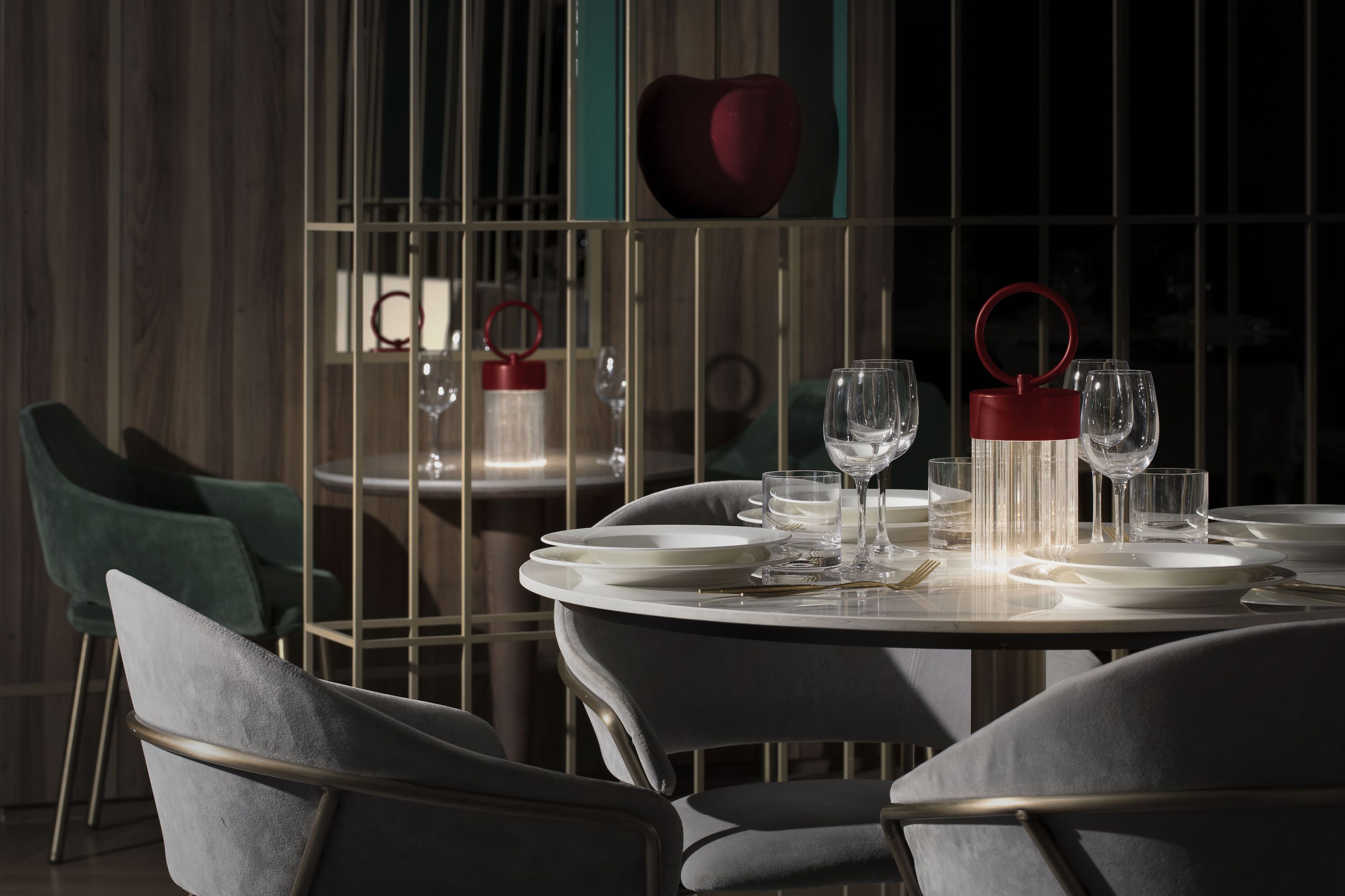 Светодиодная настольная лампа из плексигласа® с USB-зарядкой Contardi CLARETTA ARCH-00101103 - Вид №12