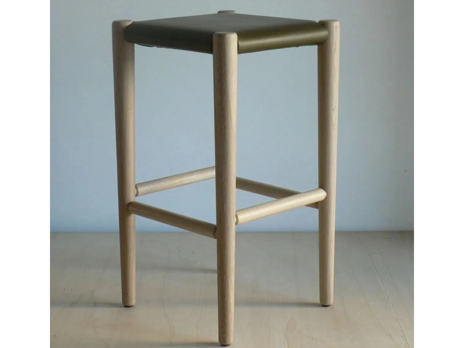 Табурет с подставкой для ног Temps Libre S3 ARCH-00103261 - Вид №1