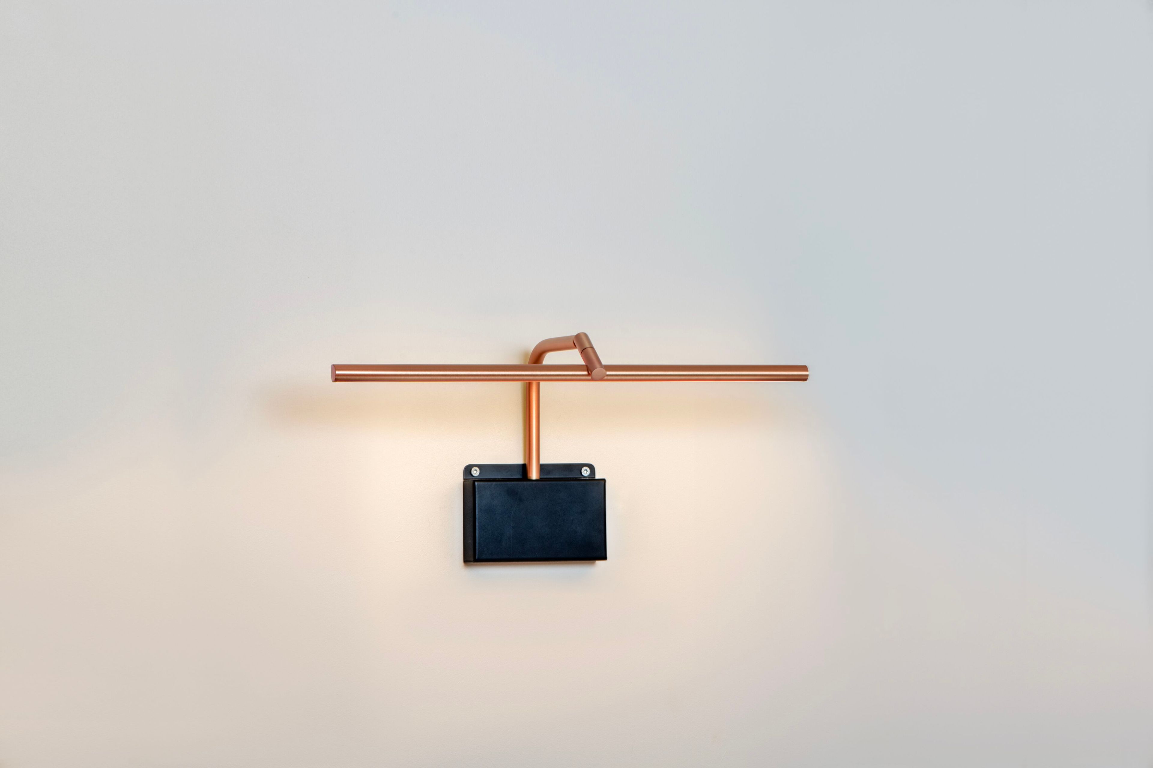Латунный светодиодный настенный светильник для картин CVL Luminaires Airy ARCH-00034573 - Вид №4