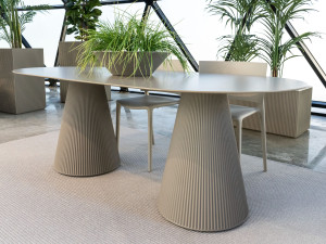 Садовый стол