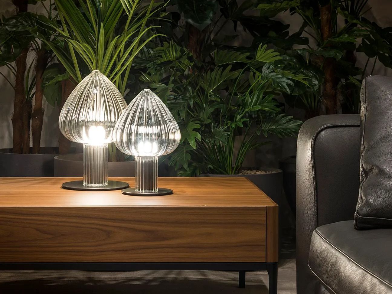 Настольная лампа из ребристого стекла Album ARCH-00117234