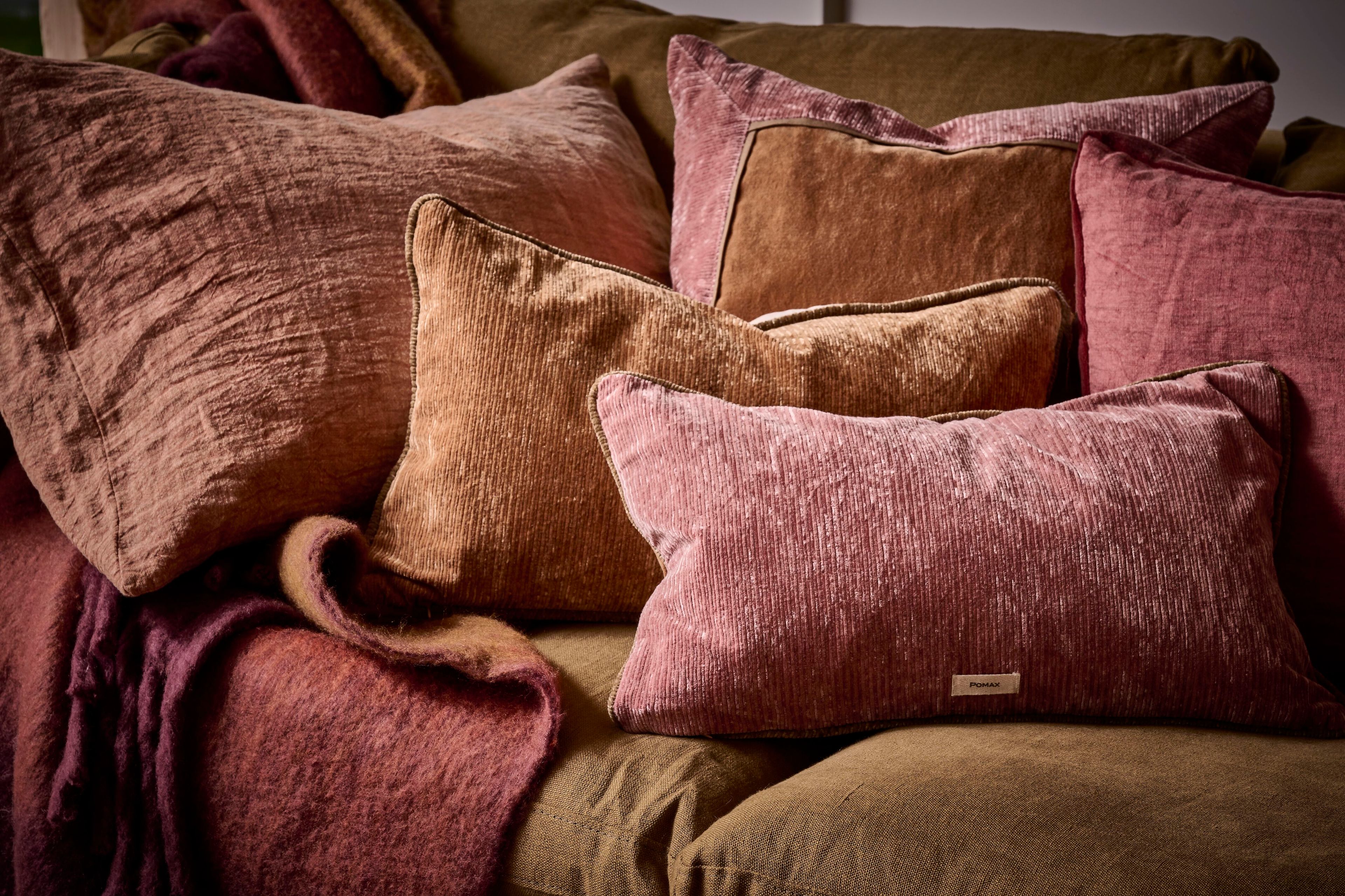 Бархатная квадратная подушка POMAX PIONI ARCH-00018924 - Вид №3