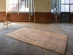 Прямоугольный ковер из крапивы