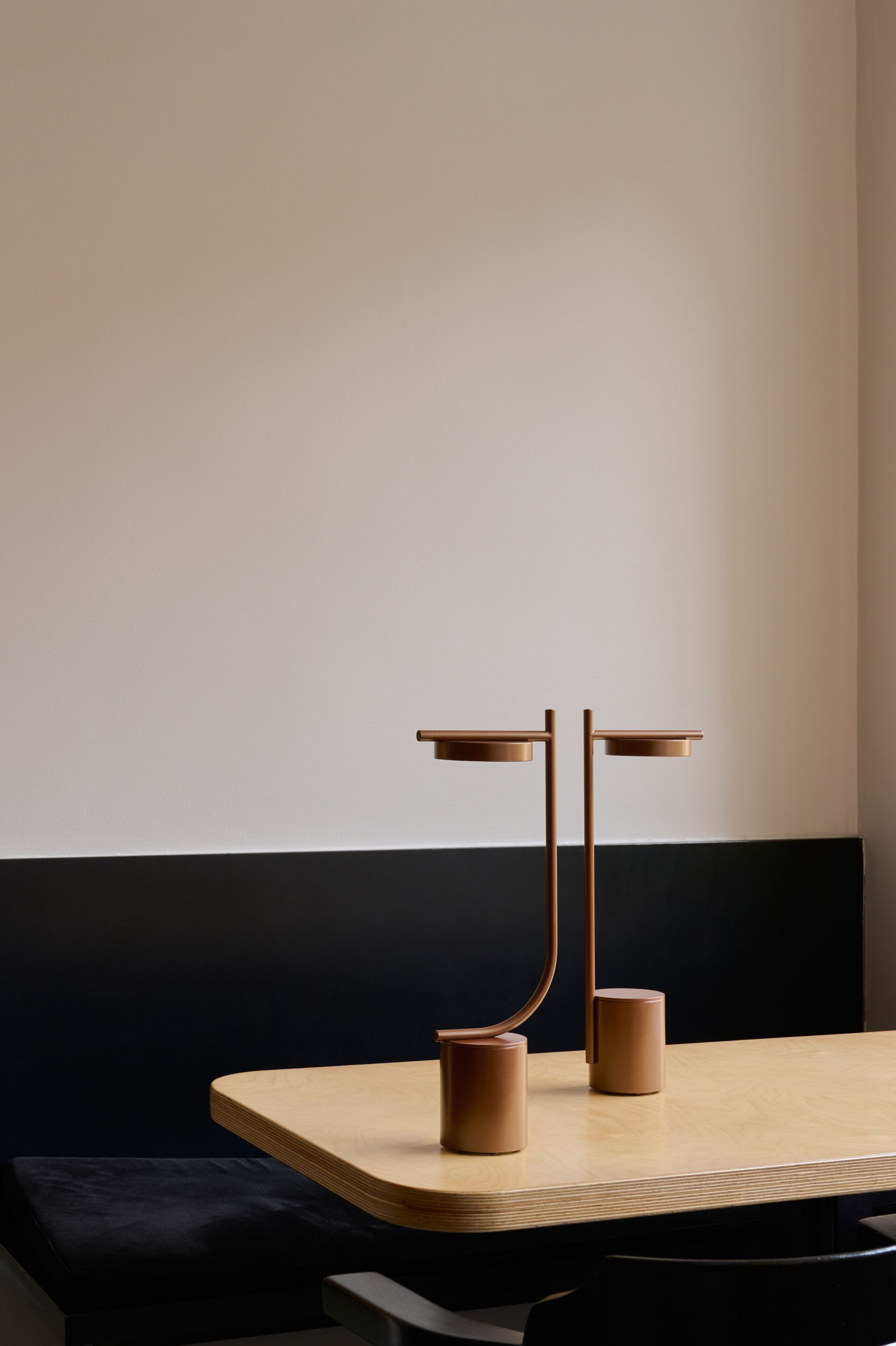 Настольная лампа с зарядкой от USB Grupa Igram ARCH-00107755 - Вид №16