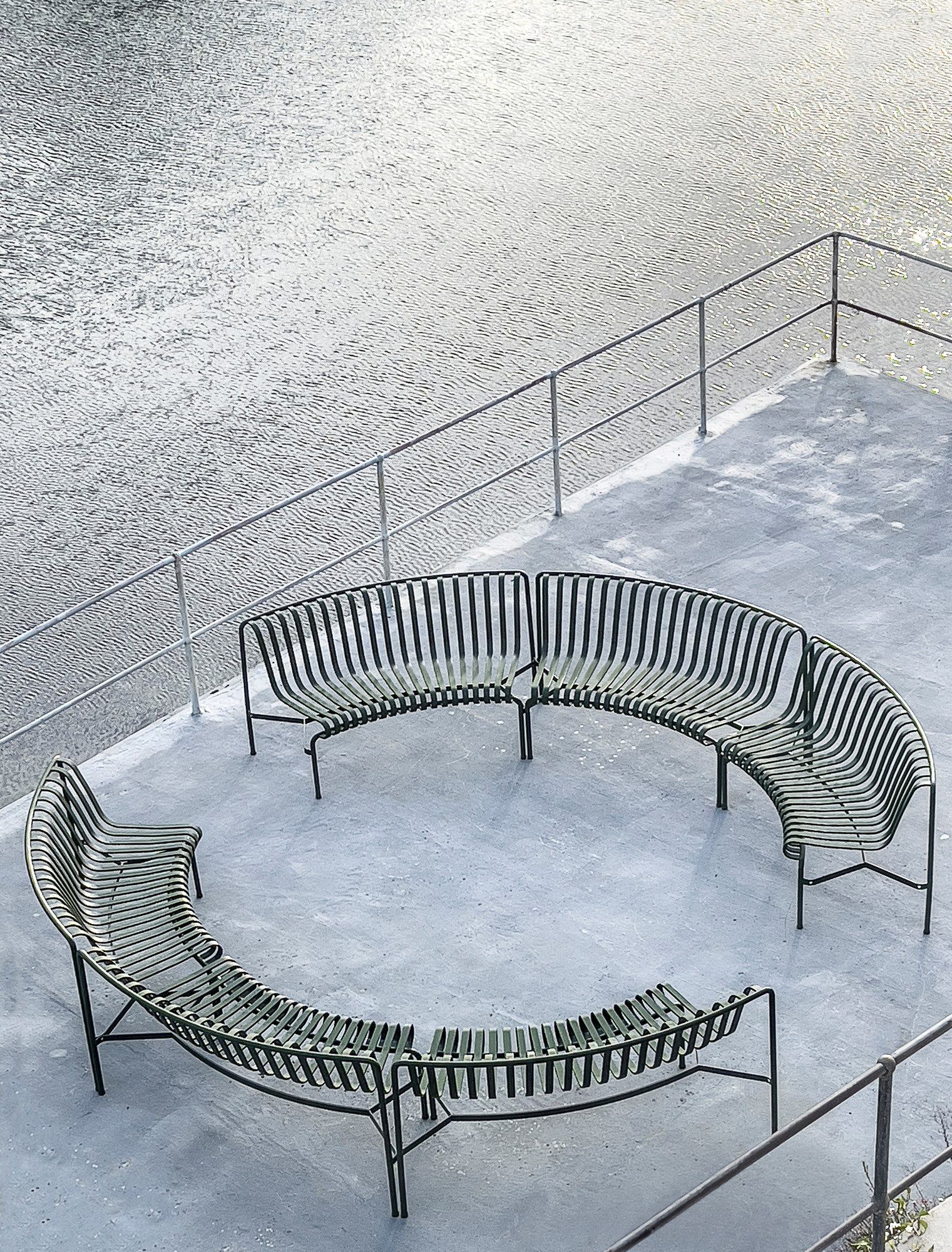 Стальная садовая скамейка с порошковым покрытием со спинкой Hay Палисад ARCH-00074175 - Вид №69