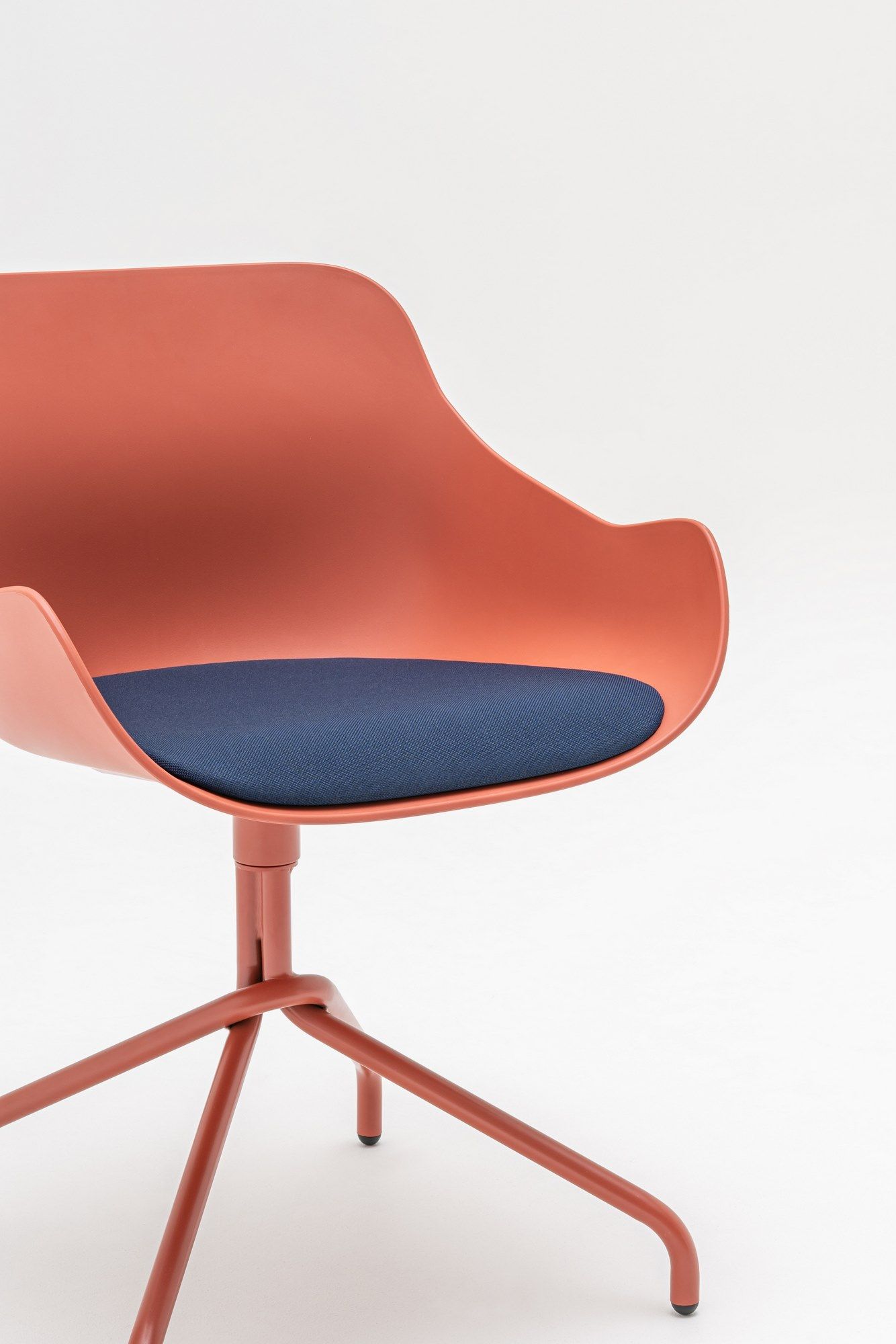 Вращающееся кресло из полипропилена со встроенной подушкой MDD Baltic ARCH-00118371 - Вид №15