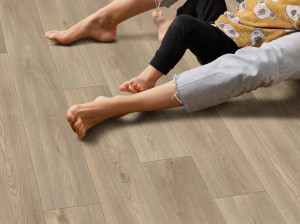 Нескользящий виниловый пол с эффектом дерева