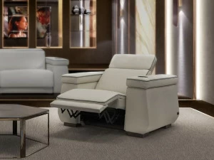 Tonino Lamborghini Casa Кожаное массажное кресло с подставкой для ног Loewe