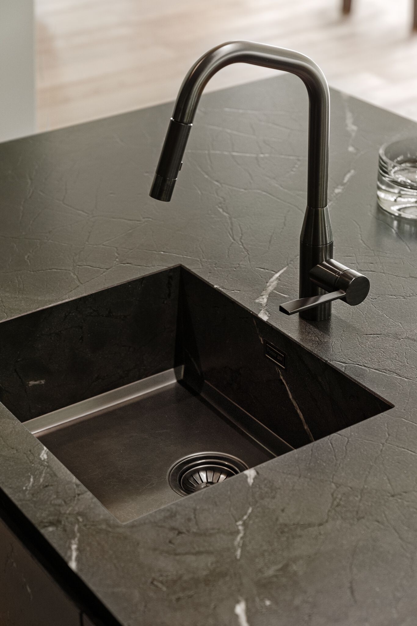 Кухня на заказ с островом Zajc Monolith ARCH-00050895 - Вид №6