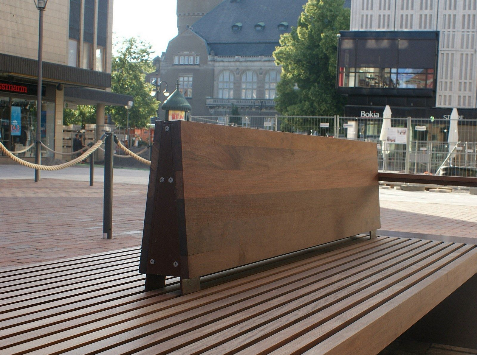 Стальная скамья со спинкой с подлокотниками Nola Industrier CITY WALK ARCH-00070095 - Вид №5