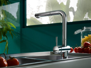 Кухонный смеситель со съемным ручным душем