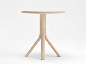 Круглый стол из ясеня