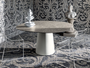 Стол из нержавеющей стали и хрусталя