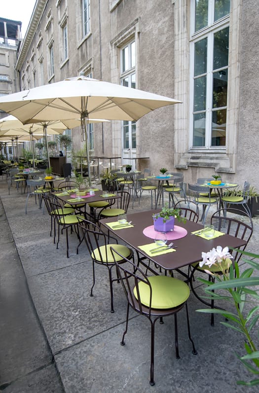 Стальной штабелируемый садовый стул с подлокотниками Fermob LOUVRE ARCH-00097900 - Вид №2