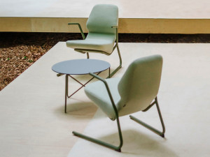 Садовое кресло с подлокотниками