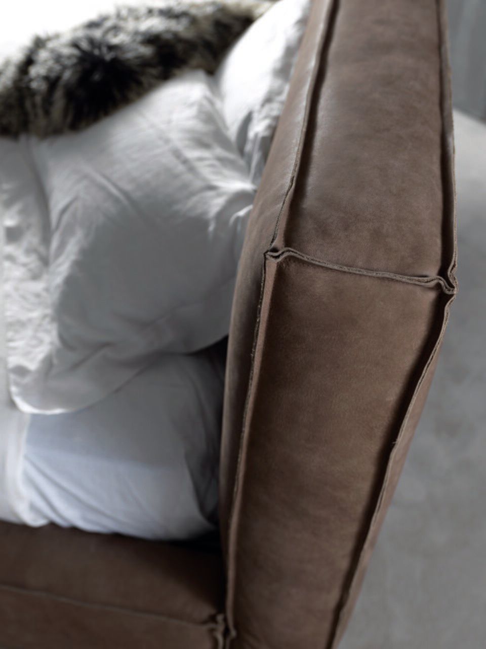 Кожаная двуспальная кровать с мягким изголовьем GRUPPO FOX ночь Фокса ARCH-00061368 - Вид №1