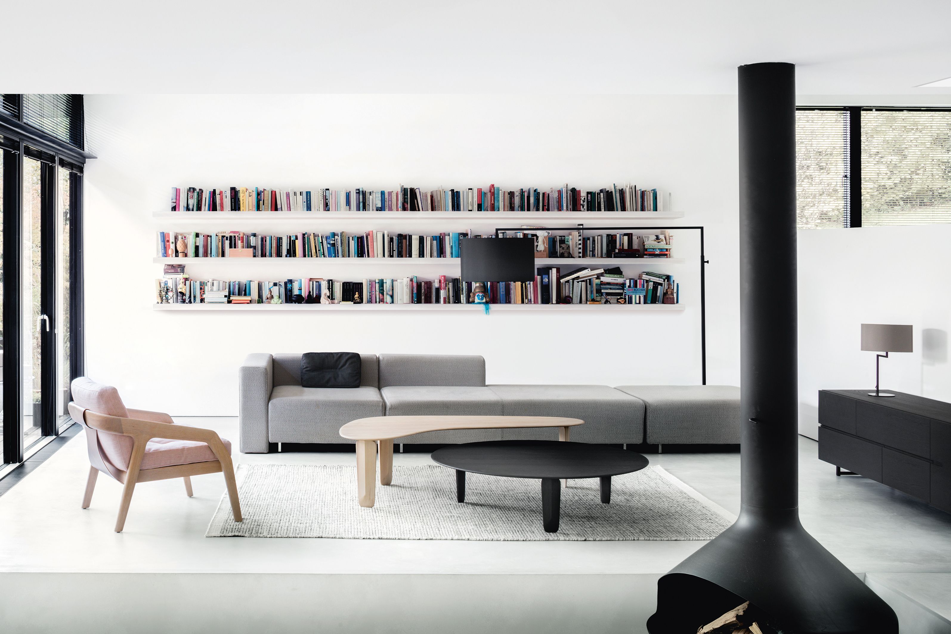 Низкий журнальный столик из массива дерева ZEITRAUM Kuyu ARCH-00132219 - Вид №1