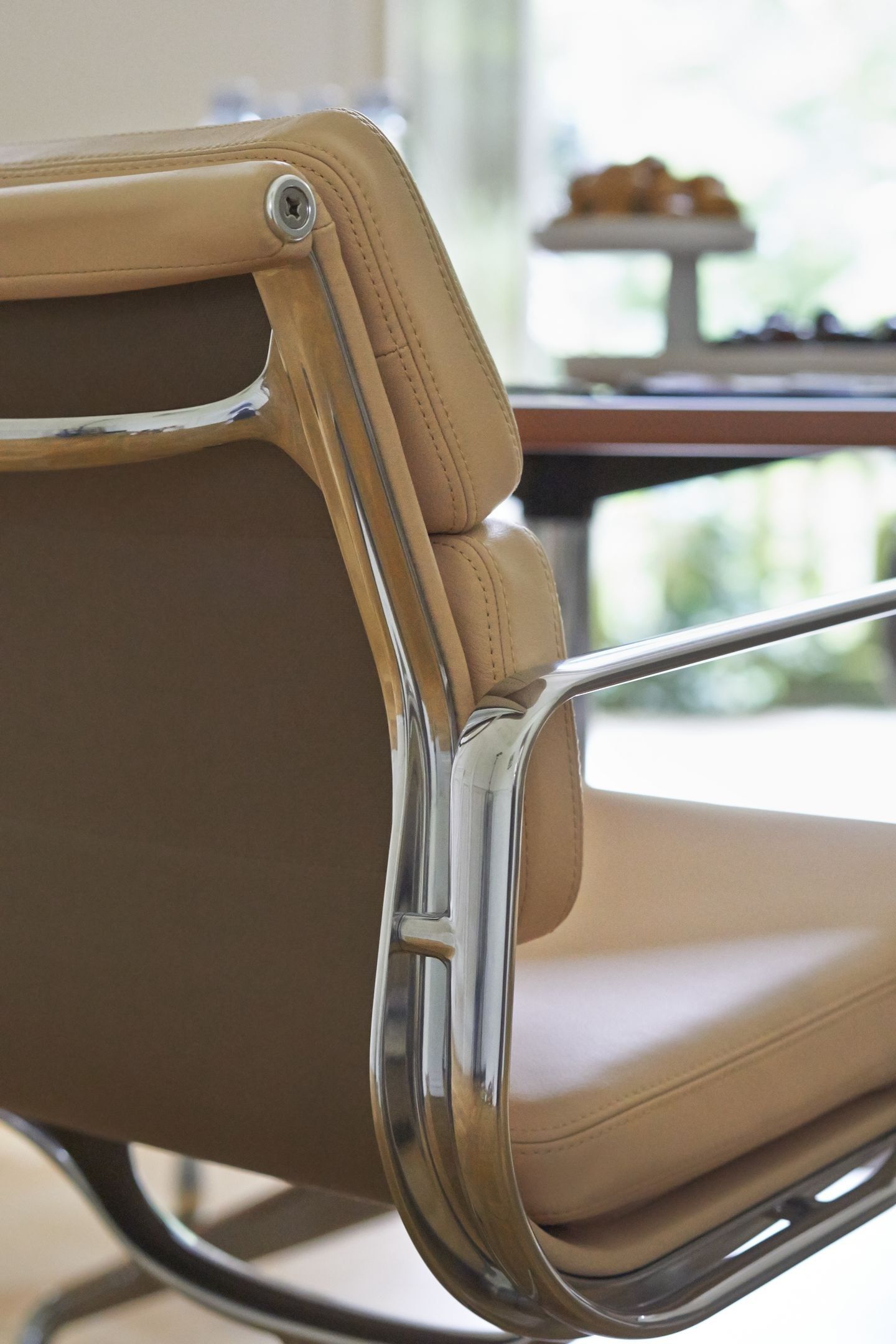 Кожаный стул с подлокотниками VITRA Eames Soft Pad Group ARCH-00088842 - Вид №10