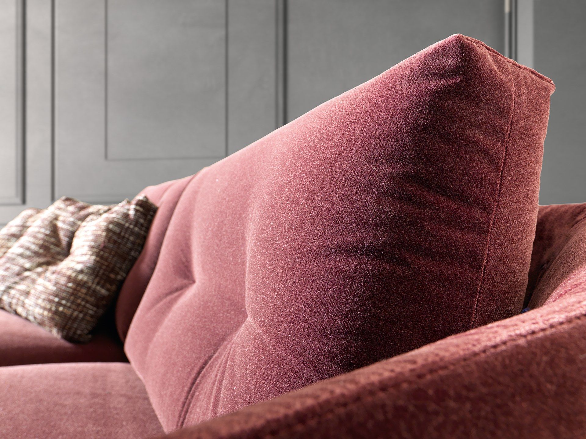 Бархатная мягкая спальная кровать VALENTINI ARCH-00116896