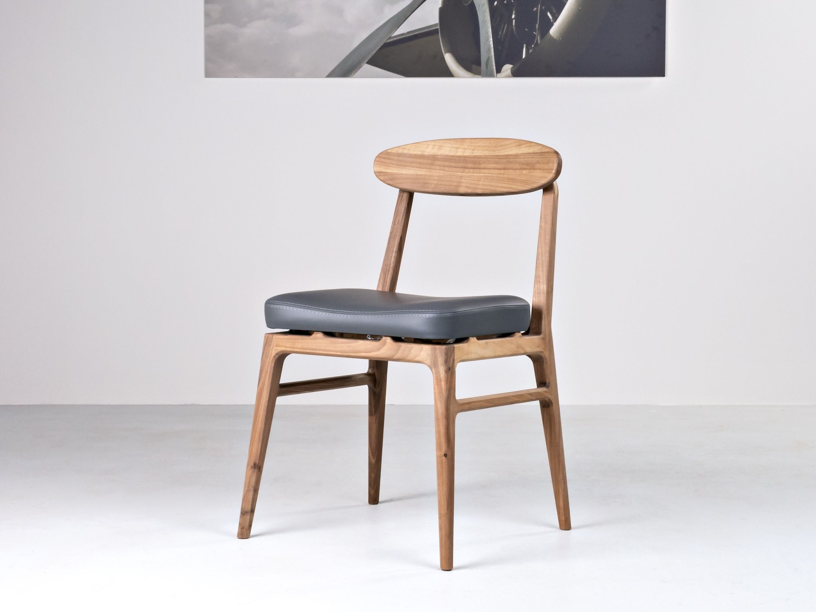 Стул из массива дерева с мягким сиденьем HOOKL und STOOL Labor ARCH-00112954