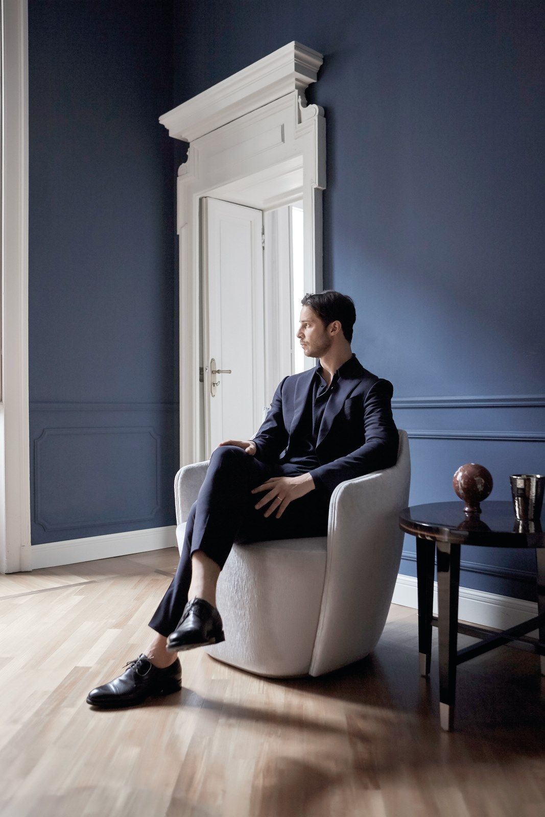 Круглый деревянный журнальный столик Capital Collection KIRON ARCH-00148880 - Вид №2