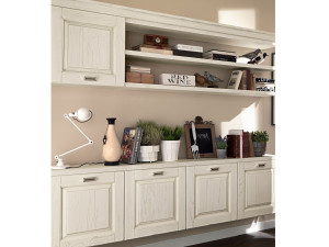 Деревянная стена с настенным креплением