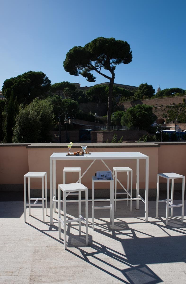 Высокий железный садовый стул с подставкой для ног Unopiù Конрад ARCH-00105531 - Вид №2