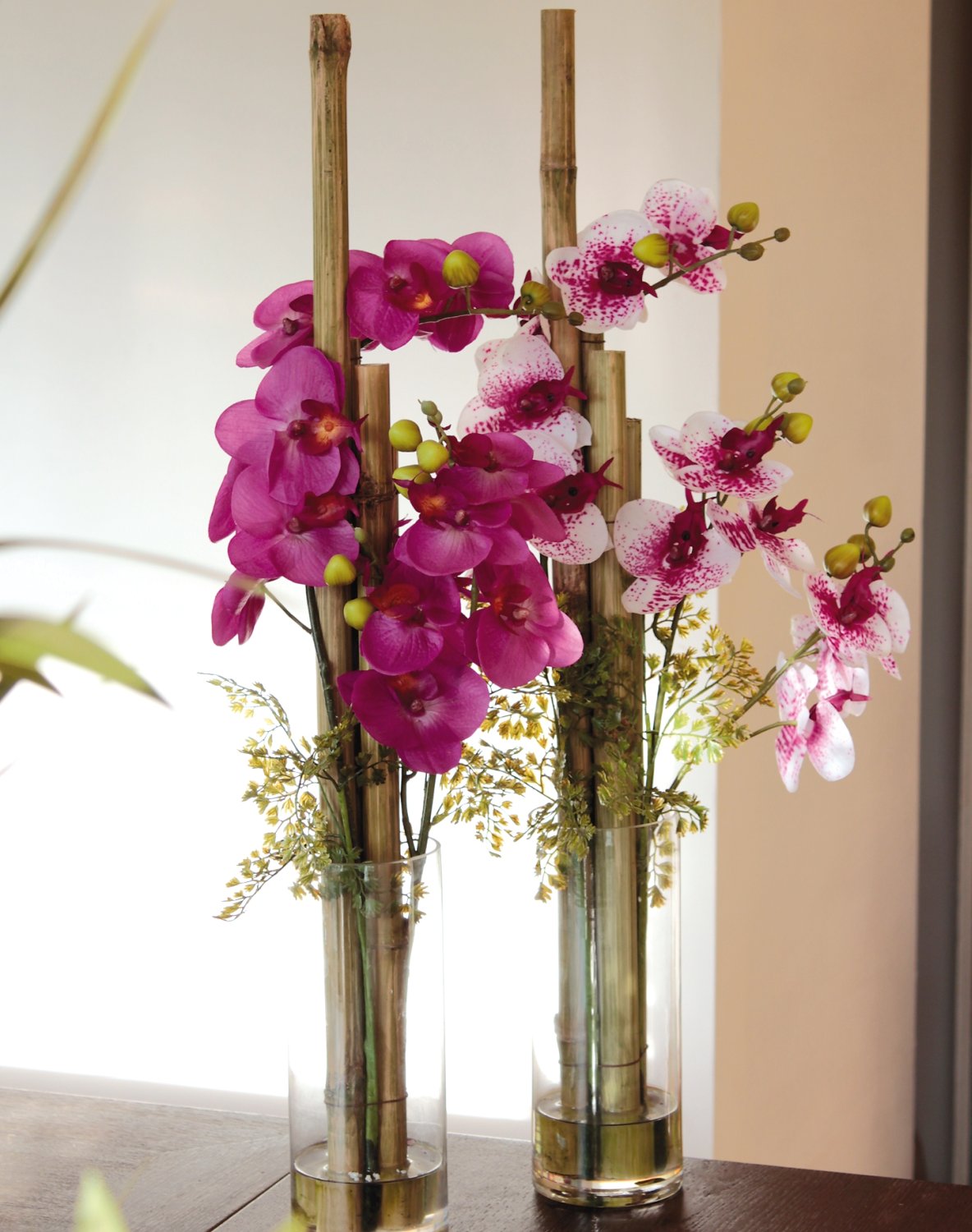 2767 702 a3 Пластиковая орхидея Phalaenopsis & bamboo в стеклянном горшке, 76 см, бело-фиолетовая H-andreas  - Вид №1