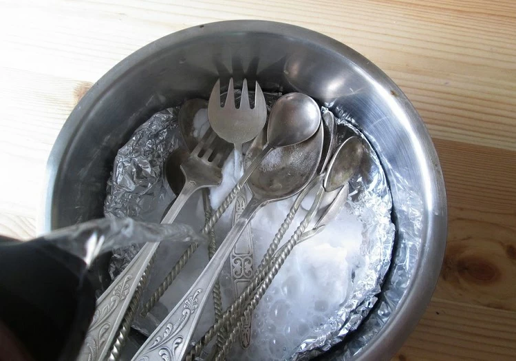 Как почистить серебро в домашних условиях: быстрые и эффективные способы чистки