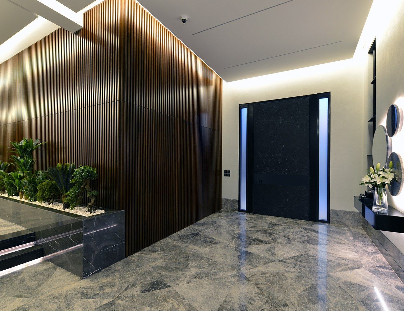 Бронированная дверь с подсветкой из оникса Oikos Synua ARCH-00018496 - Вид №3