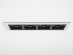 Несколько светодиодных утопленных прожекторов