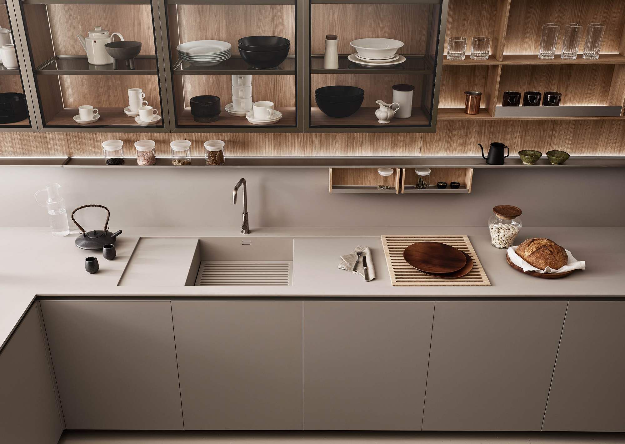 Кухня без ручек на заказ с полуостровом ERNESTOMEDA знак ARCH-00069072 - Вид №6